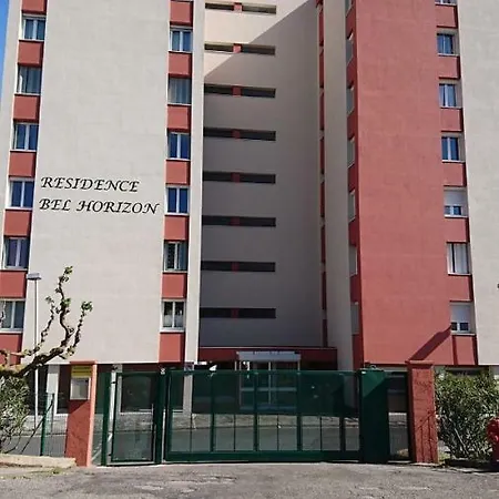 Grand Cocon Proche Mer 弗龙蒂尼昂